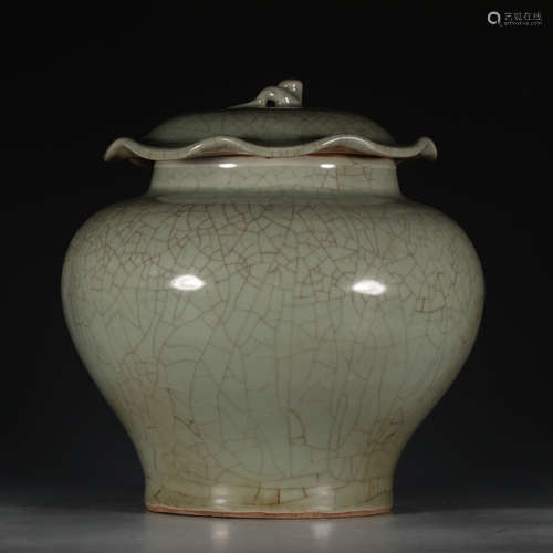 A Chinese Longquan Kiln Porcelain Jar with Lotus Leaf Shaped Cover