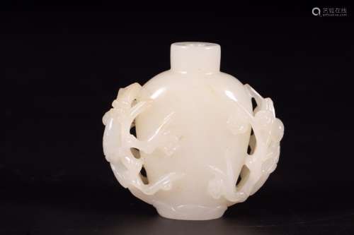 A Chinese Carved Hetian Jade Snuff Bottle
