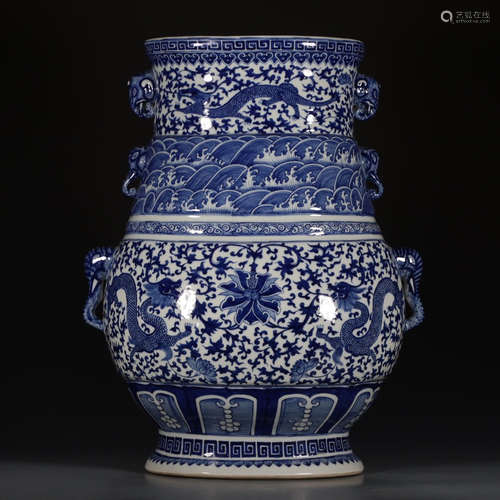 A Chinese Blue and White Floral Porcelain Vessel