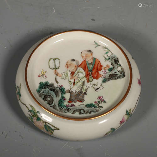 A Chinese Famille Rose Gild painted Porcelain Saucer