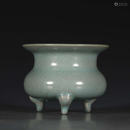 A Chinese Ru Kiln Porcelain Three-legged Incense Burner