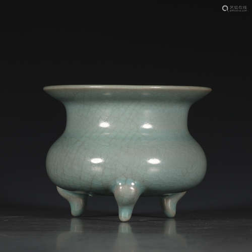 A Chinese Ru Kiln Porcelain Three-legged Incense Burner