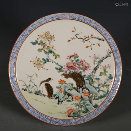 A Chinese Famille Rose Gild Painted Porcelain Box with Cover