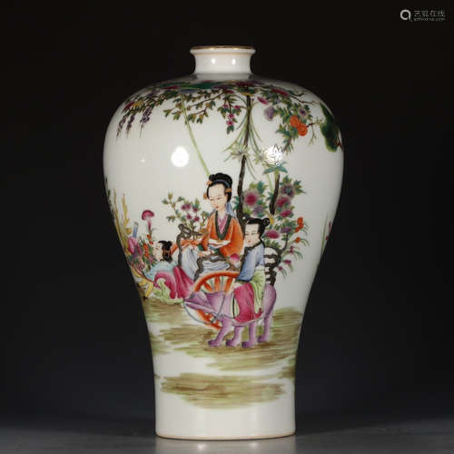 A Chinese Famille Rose Figure Painted Porcelain Vase