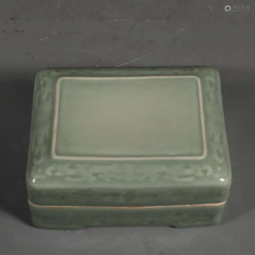 A Chinese Pea Green Glazed Porcelain Ink Box
