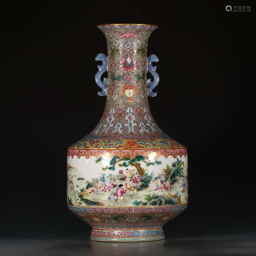 A Chinese Famille Rose Gild Painted Porcelain Vase