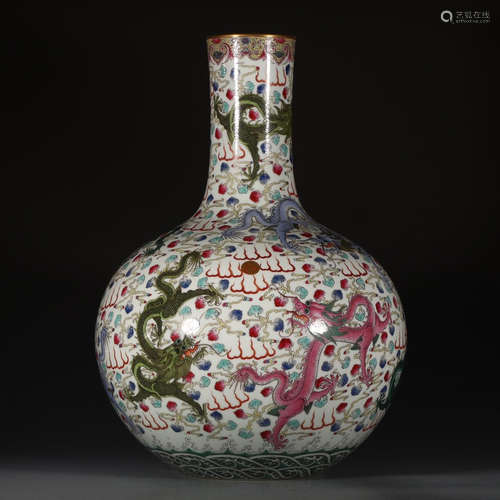 A Chinese Famille Rose Dragon Pattern Porcelain Vase