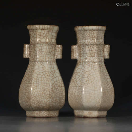 A Chinese Ge Kiln Porcelain Vase