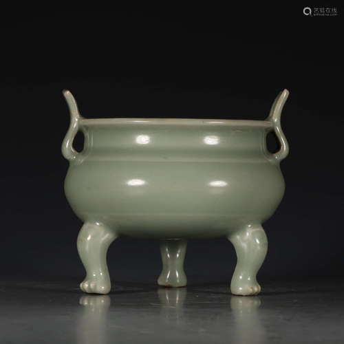 A Chinese Longquan Kiln Double Ears Porcelain Censer