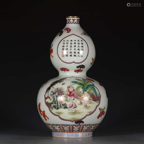 A Chinese Famille Rose Porcelain Gourd-shaped Vase