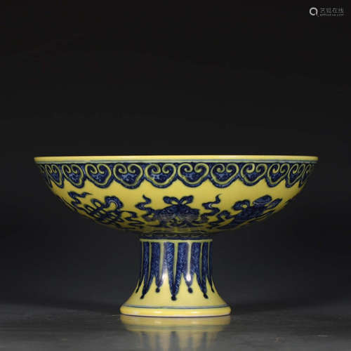 A Chinese Yellow Blue and White Floral Porcelain Standing Plate