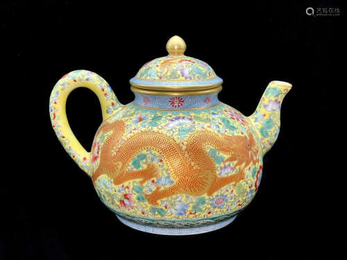 A Chinese Yellow Dragon&phoenix Pattern Porcelain Pot