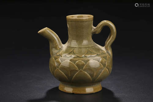 A Chinese Cizhou Kiln Floral Carved Porcelain Wine Pot