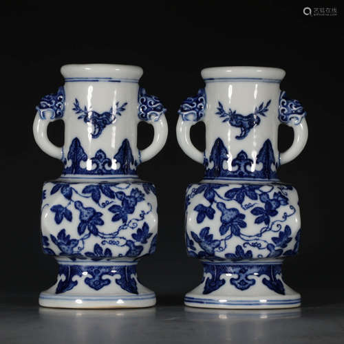 A Chinese Blue and White Floral Porcelain Vase