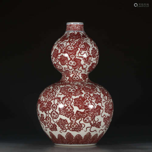 A Chinese Underglazed Red Floral Porcelain Gourd-shaped Vase