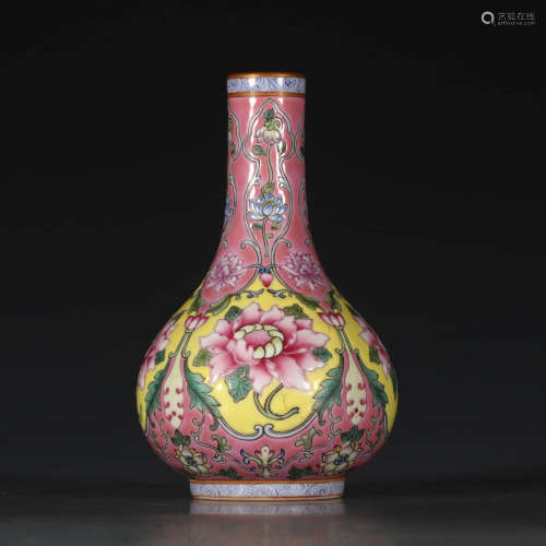 A Chinese Famille Rose Gild Floral Porcelain Vase