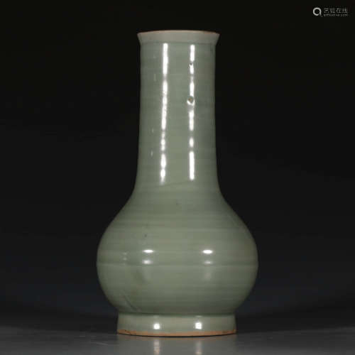 A Chinese Longquan Kiln Porcelain Vase