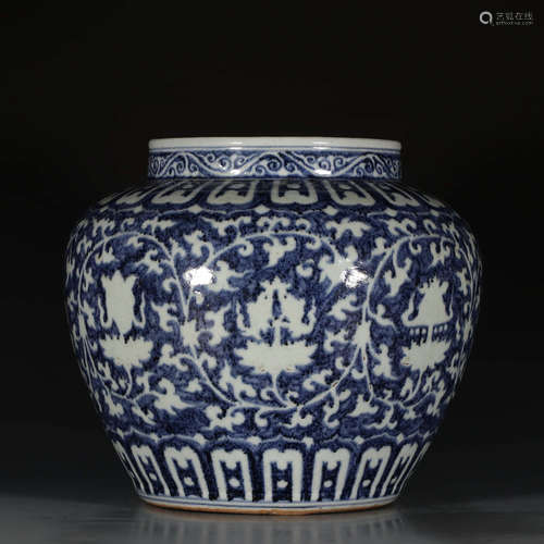 A Chinese Blue and White Floral Porcelain Jar