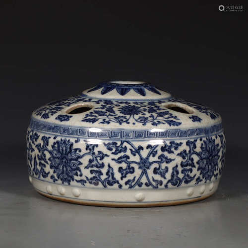 A Chinese Blue and White Floral Porcelain Flower receptacle