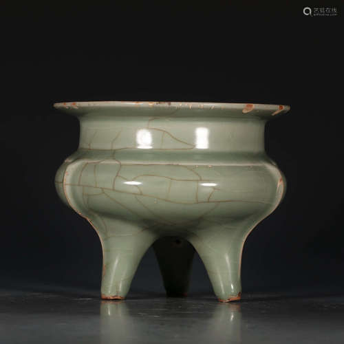 A Chinese Royal Kiln Porcelain Three-legged Incense Burner