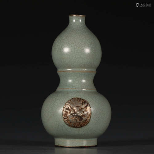 A Chinese Ru kiln Porcelain Gourd-shaped Vase