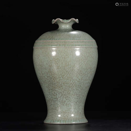 A Chinese Ru Kiln Porcelain Plum Vase