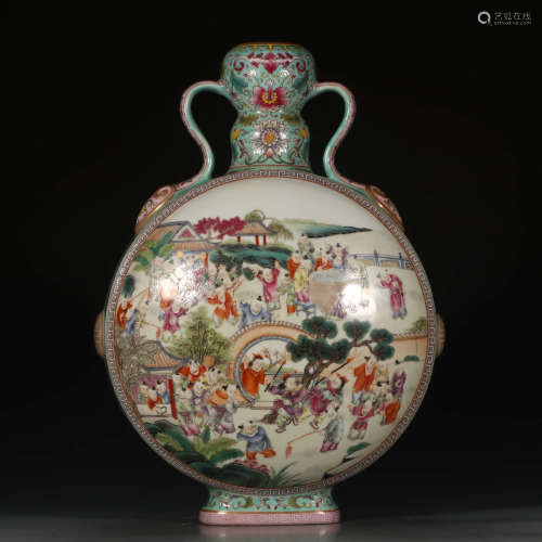 A Chinese Famille Rose Gild Painted Porcelain Oblate Vase