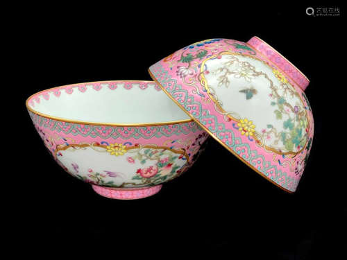 A Pair of Chinese Pink Floral Porcelain Bowls