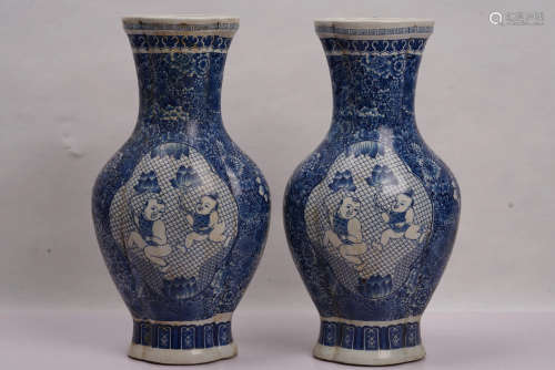 A Pair of Chinese Blue and White Floral Porcelain Vase