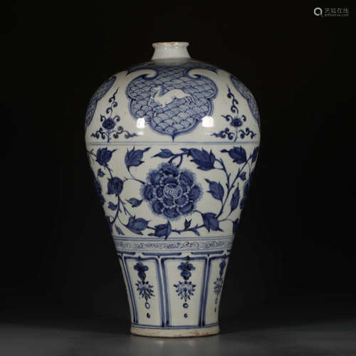 A Chinese Blue and White Floral Porcelain Vase