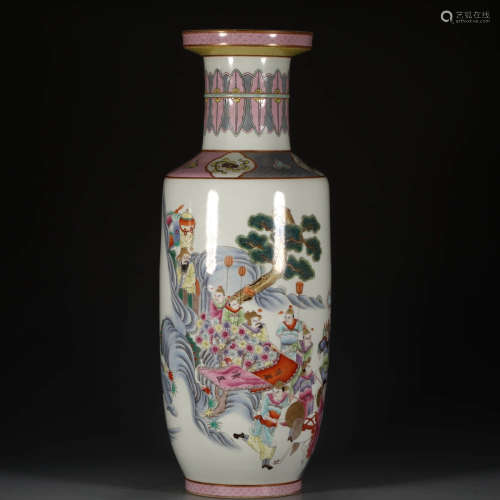 A Chinese Famille Rose Gild Figure Painted Porcelain Vase