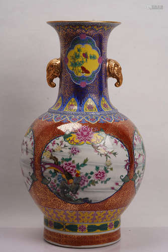 A Chinese Enamel Flower&Bird Pattern Porcelain Vase