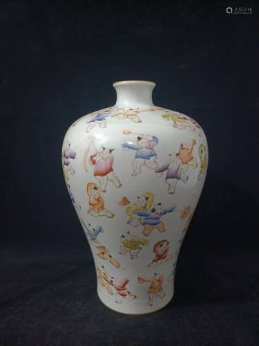 清雍正粉彩婴戏图梅瓶 A Chinese Famille Rose Painted Porcelain Vase