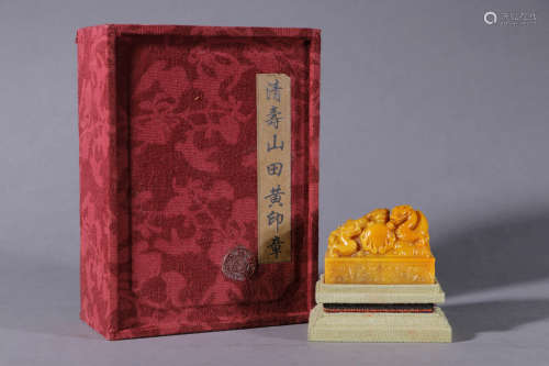 田黄龙戏珠印 A Chinese Dragon Pattern Tianhuang Stone Seal