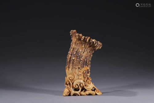 鹿角灵芝纹杯 A Chinese Carved Deer Horn Cup