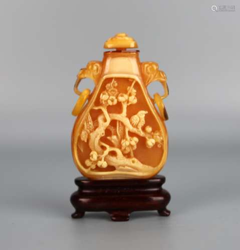 A Chinese Red Crane Crest Snuff Bottle, Qing Dynasty