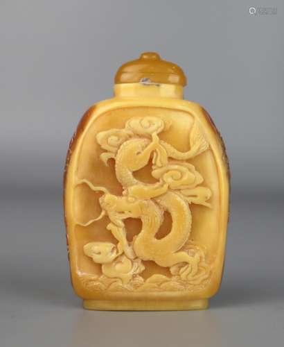 A Chinese Snuff Bottle Made from Red Crane Crest, Qing