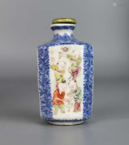 A Chinese Blue & White Famille Rose Snuff bottle,