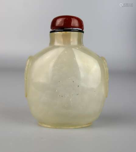 A Large Chinese Agate Snuff Bottle with Natural Cloud