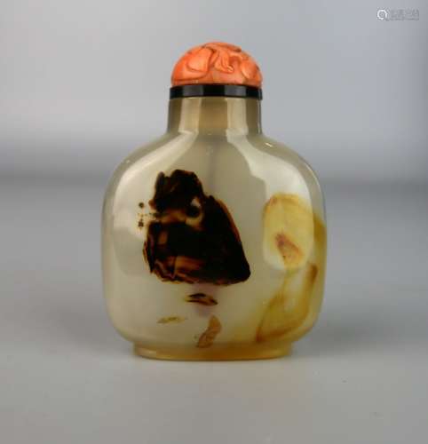 A Chinese Agate Snuff Bottle with Russet, Mid Qing