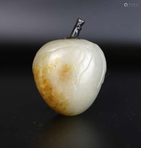 A Chinese White Jade Peach Russet Snuff Bottle, Qing
