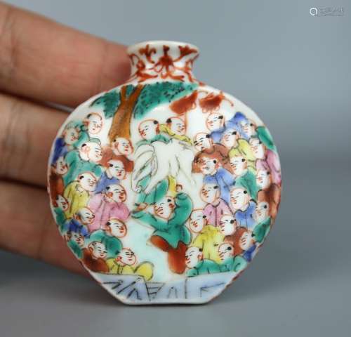 A Chinese Famille Rose Snuff Bottle, Mid Qing Dynasty,