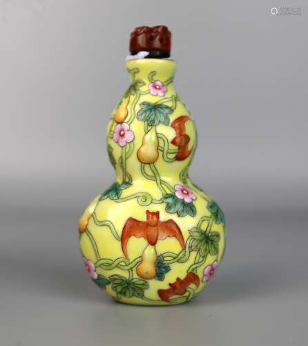 A Chinese Double Gourd Famille Rose Snuff Bottle, Qing