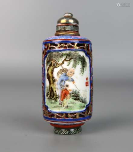 A Chinese Revolving Famille Rose Snuff Bottle, Qing