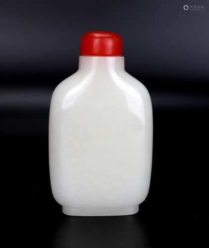 A Chinese White Jade Snuff Bottle, Mid Qing Dynasty,