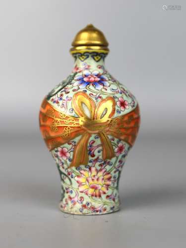 A Chinese Famille Rose Snuff Bottle, Qianlong Mark,