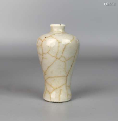 A Chinese Guan Kilm Crackle Glazed Meiping Vase, Mid