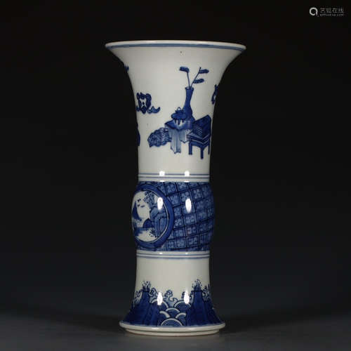 清康熙 青花山水博古花觚。 A Chinese Blue and White Landscape  Porcelain Flower Vase