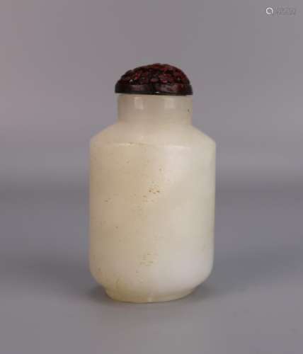 A Chinese White Jade snuff Bottle, Qing Dynasty