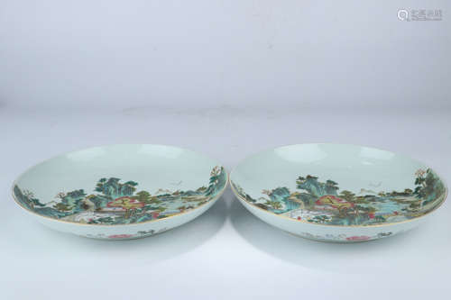 大清乾隆年制 款 粉彩山水人物风景盘一对 A Pair of Chinese Famille Rose Landscape Painted Porcelain Plates